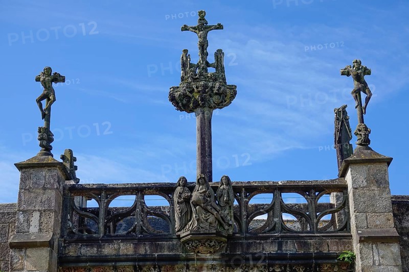 Calvary Calvaire crucifixion group on the triumphal arch, Enclos paroissial Eglise Saint-Salomon de La Martyre enclosed parish