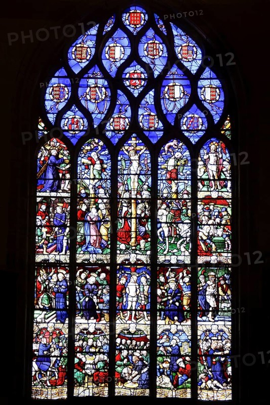 Enclos paroissial, leaded glass window in the choir