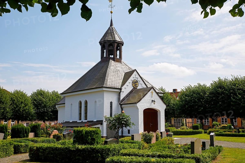 Cemetery chapel and cemetery, Historic fishing village Holm