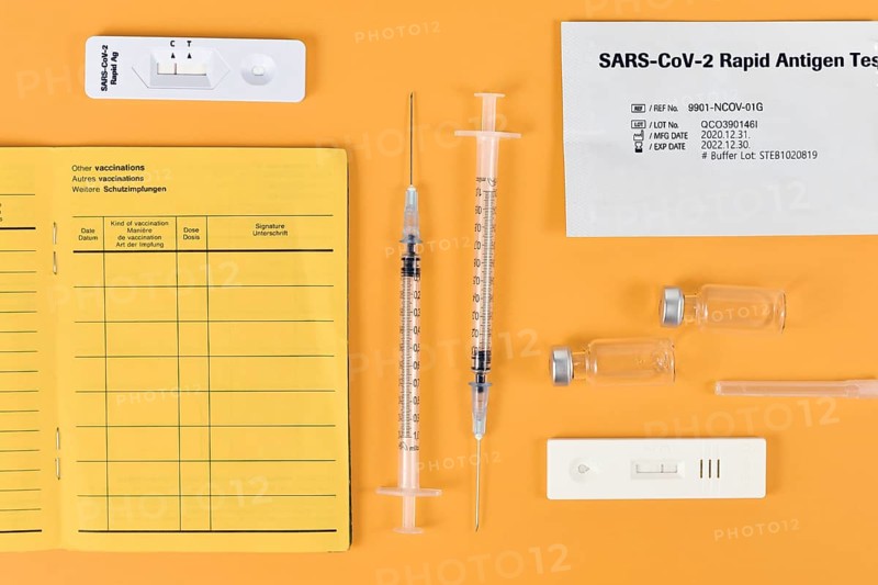 Concept for lift of restrictions for people with corona virus vaccination or negative test with certificate of vaccination, travel passport
