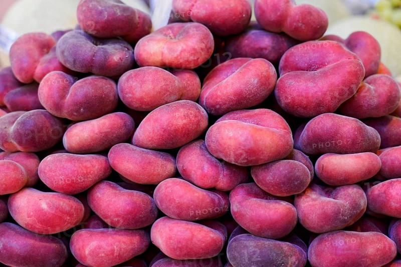 Stacked flat peaches, Rialto Market