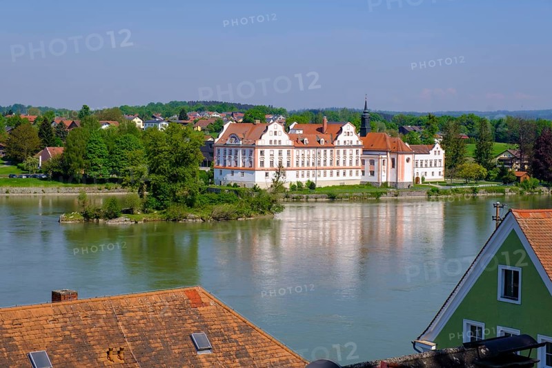Castle Neuhaus am Inn, seen from Schaerding