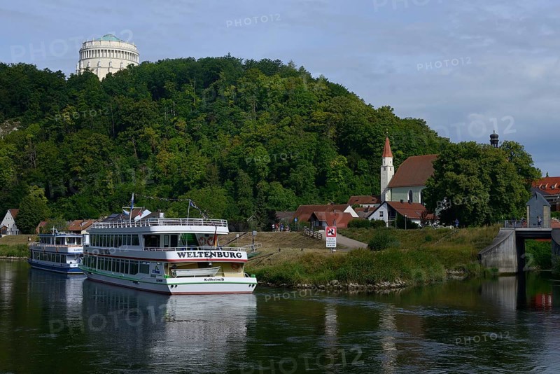 Kelheim, city view with Liberation Hall on the Michelsberg