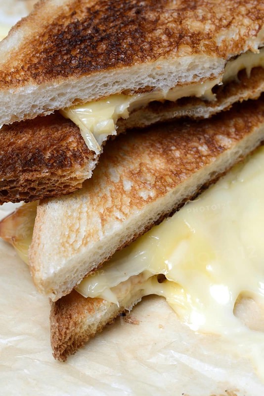 Melted processed cheese with toast, processed cheese
