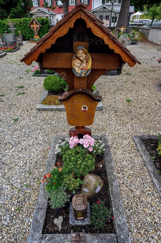 Grave at the cemetery of the Catholic Parish Church, Maria-Opferung