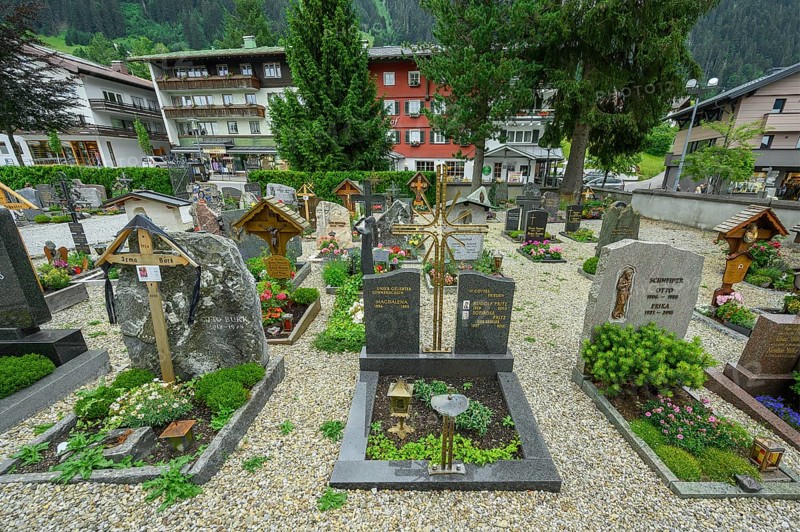 Cemetery of the Catholic Parish Church, Maria-Opferung