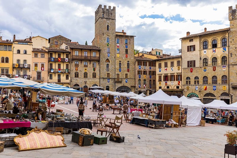 Stalls at the antique market in the old town of Arezzo, Piazza Grande