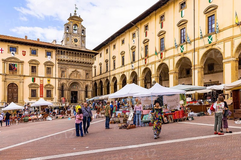 Stalls at the antique market in the old town of Arezzo, Piazza Grande