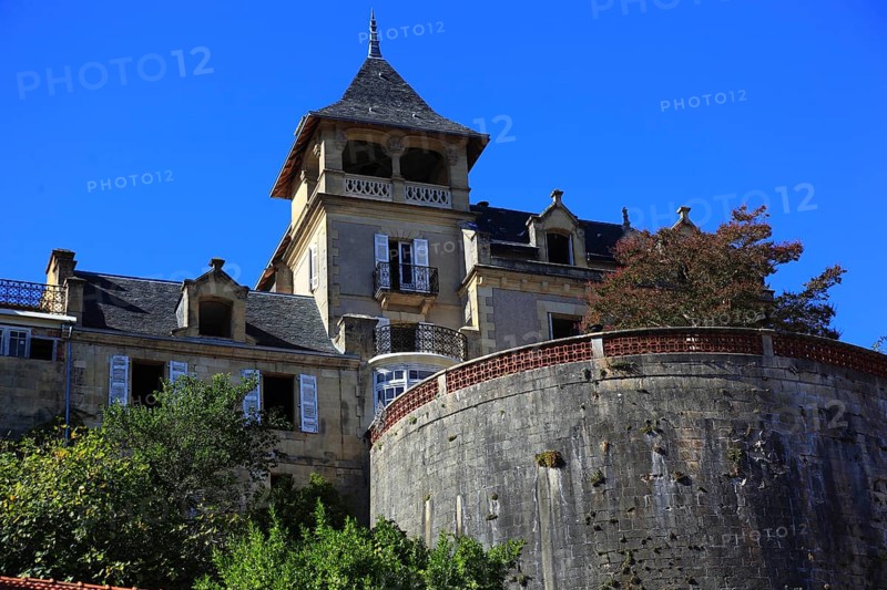 Tower and enclosure wall as the last remains of the fortress of the Counts of Perigord, Montignac-Lascaux