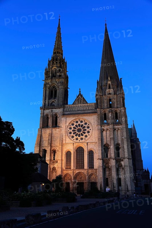 Chartres, Notre-Dame de Chartres Cathedral in the dawn