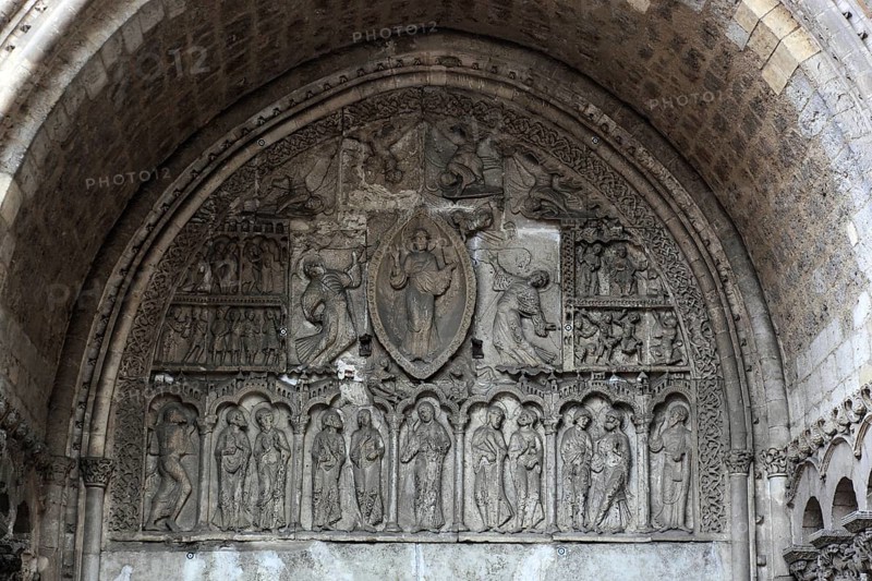 Detail on the Romanesque main portal, Saint-Etienne Cathedral