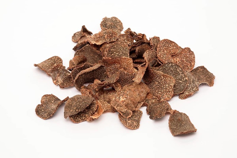 Dried mushrooms, dried truffles