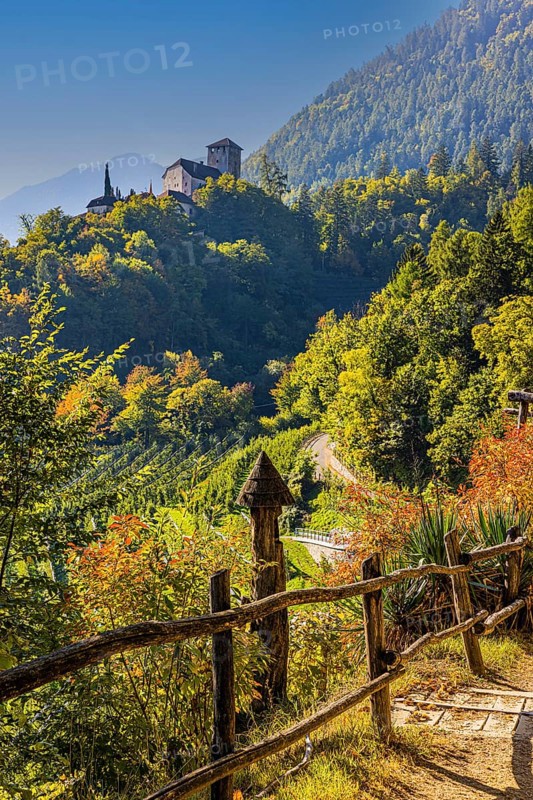 Lebenberg Castle, view from the Marlinger Waalweg