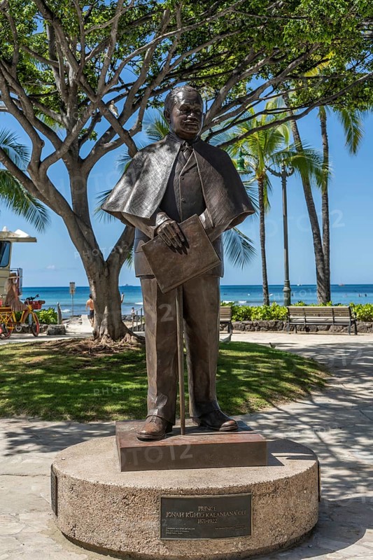 Prince Kuhio statue at Waikiki beach, Ohahu