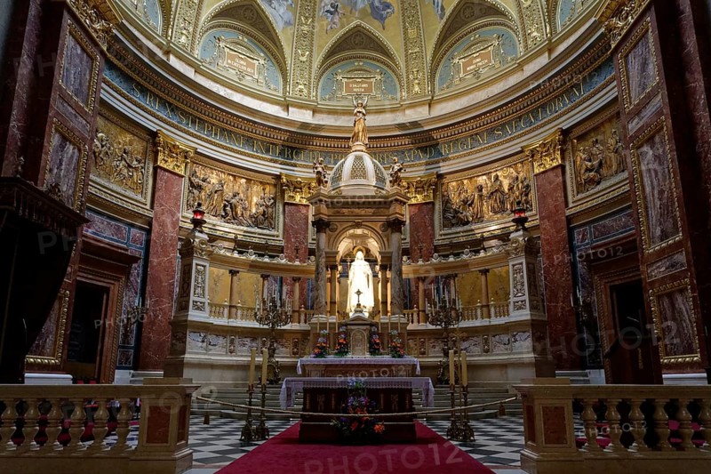 St Stephen's Basilica, altar