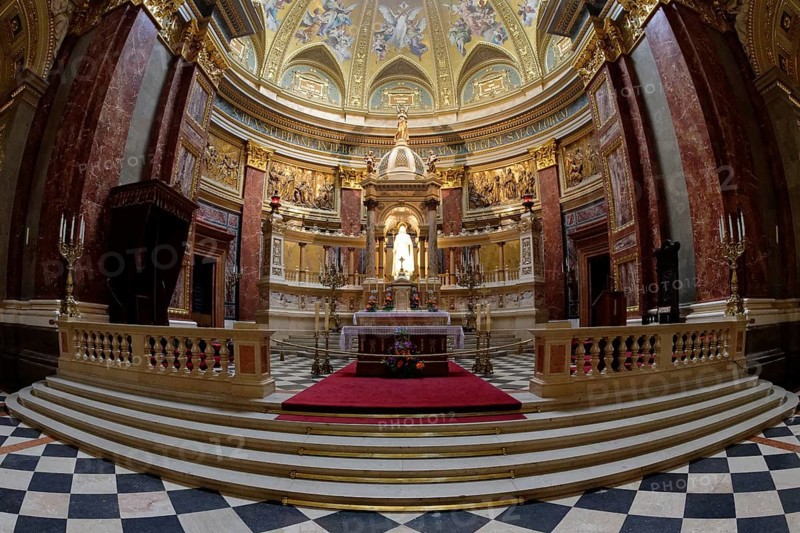 St Stephen's Basilica, altar