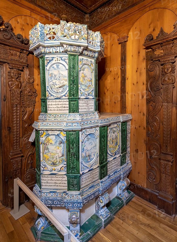 Wartburg, faience stove from 1689 in the Swiss Room