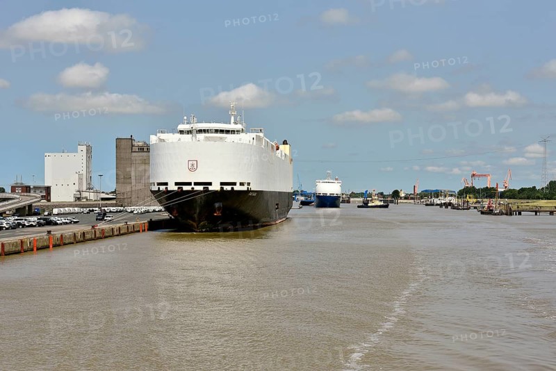 Car loading at the outer harbour, Emden