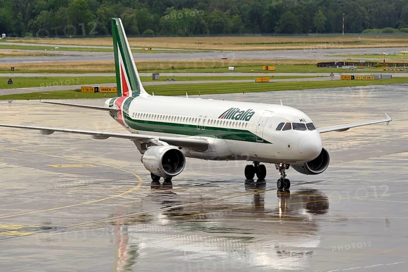 Aircraft Alitalia, Airbus A320-200