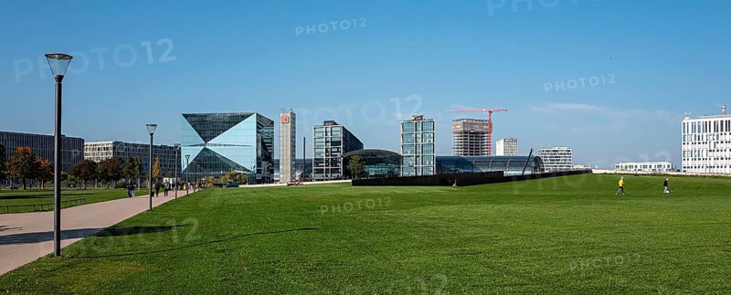 Spreebogenpark, view of the main railway station and the Cube office building