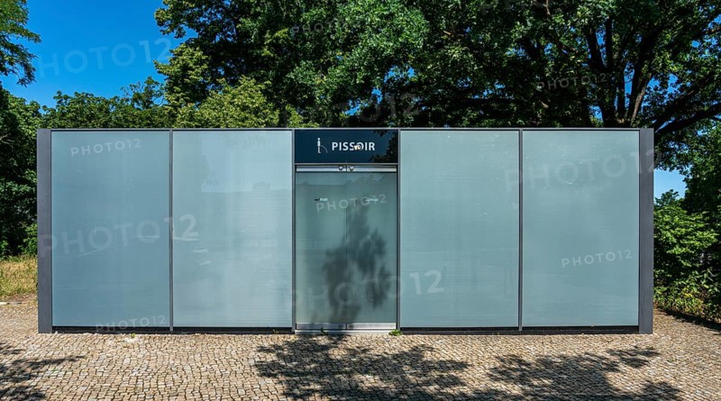 Public toilet block, Olympiastadion S-Bahn station