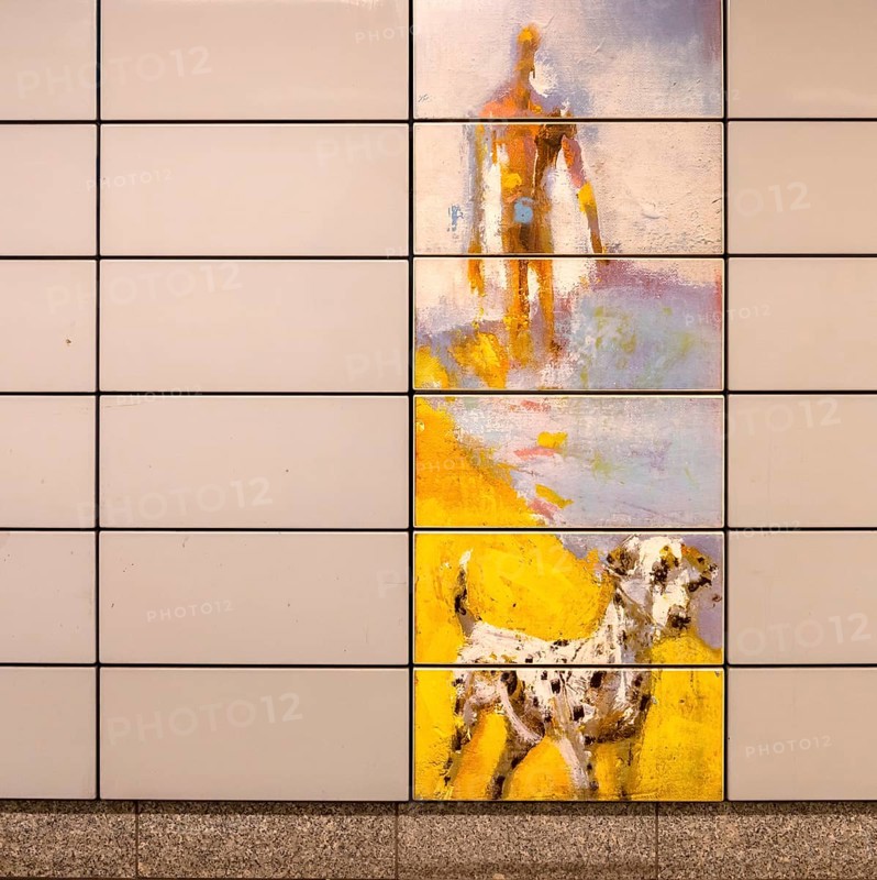Schillingstrasse underground station, wall tiles painted with dog motifs