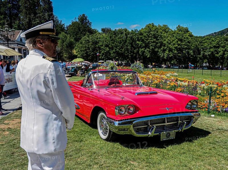 Red Ford Thunderbird, classic car meeting