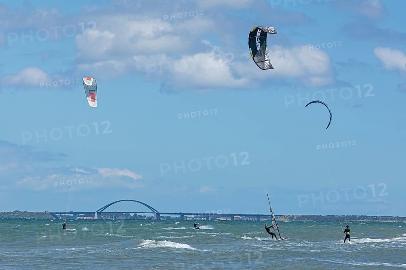 Kitesurfer, Fehmarnsund Bridge