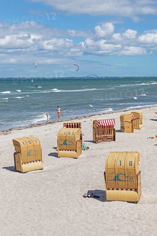 Beach chairs, kite surfers