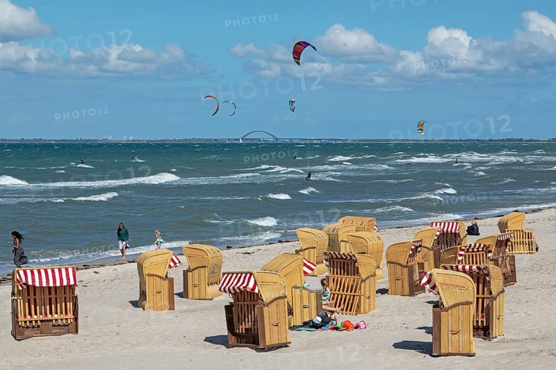 Beach chairs, kite surfers