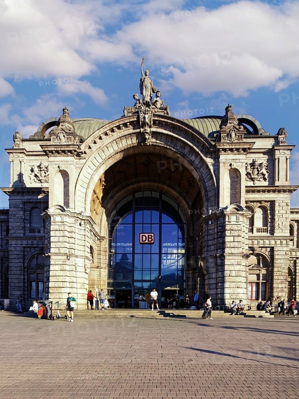 Main portal, main station