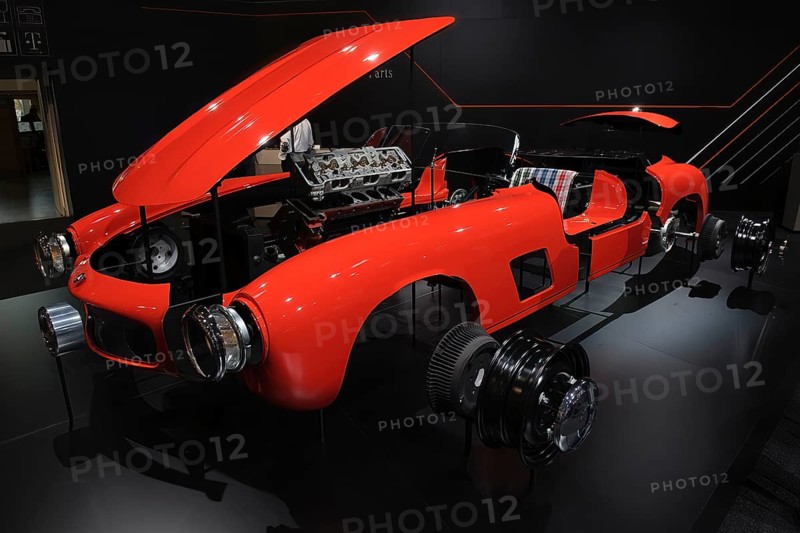 Cutaway model in the style of technical exploded view of vintage historic sports car Mercedes-Benz 300 SL Gullwing, Techno Classica trade fair