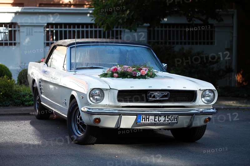 Ford Mustang, wedding car decorated with roses