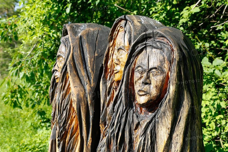 Pfullinger Sagenweg, wooden figures by Billy Troege