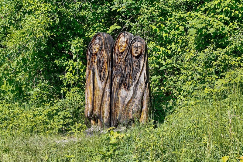 Pfullinger Sagenweg, wooden figures by Billy Troege