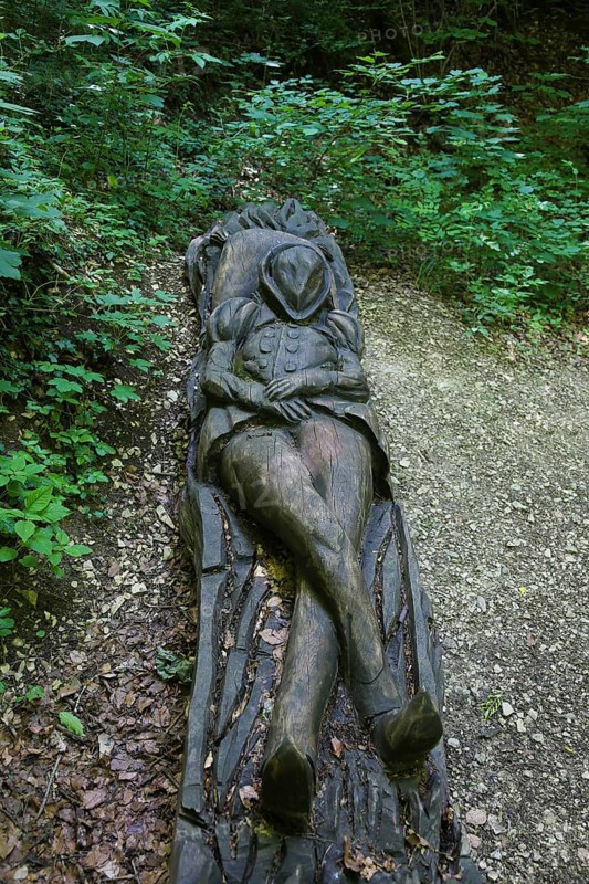 Pfullinger Sagenweg, wooden figure by Billy Troege