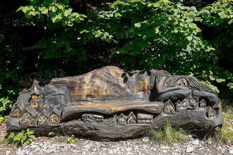 Pfullinger Sagenweg, wooden figure by Billy Troege