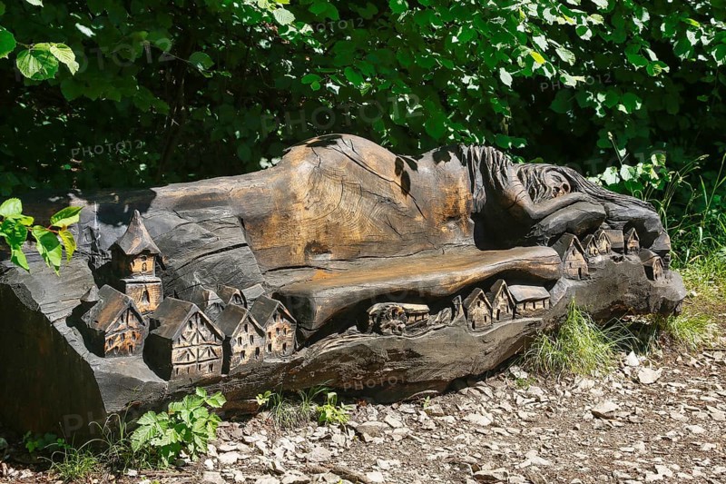 Pfullinger Sagenweg, wooden figure by Billy Troege
