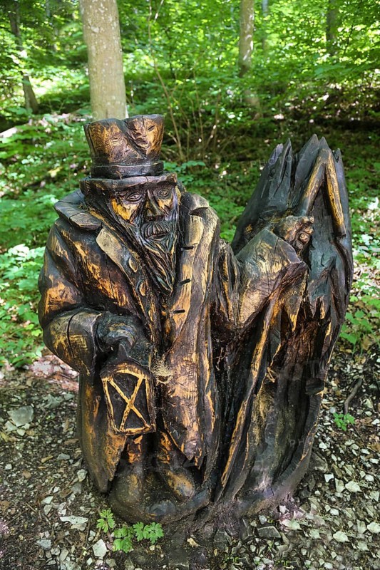 Pfullinger Sagenweg, wooden figure by Billy Troege