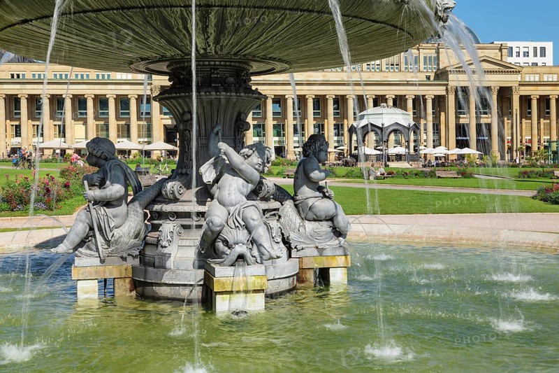 Fountain at the Schlossplatz with view to the Koenigsbau, Stuttgart