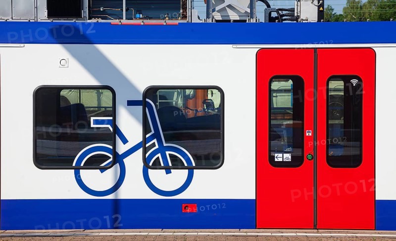 Bicycle transport on the train, local train at Nienburg station