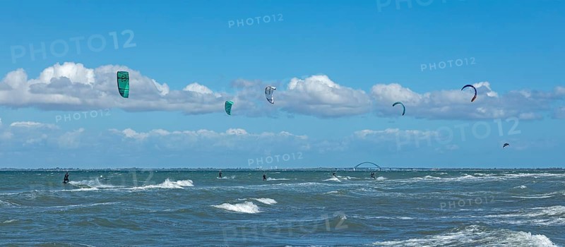 Kitesurfer, Fehmarnsund Bridge
