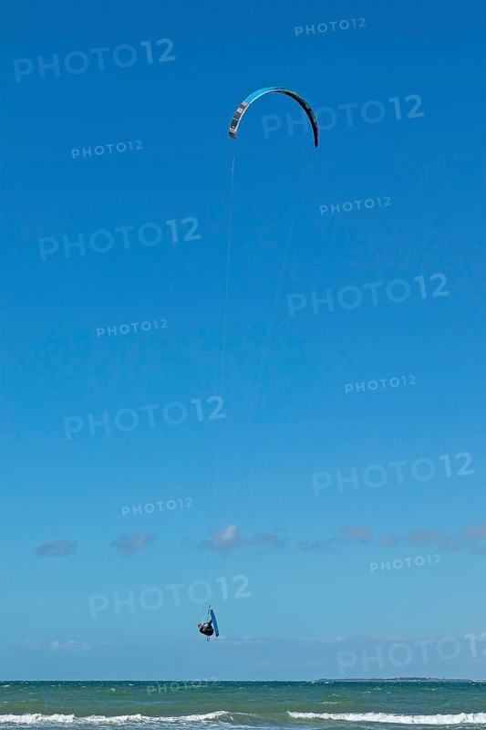 Kitesurfer jumps off Graswarder peninsula, Heiligenhafen