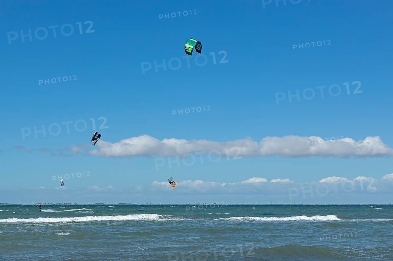 Kitesurfer jumps off Graswarder peninsula, Heiligenhafen