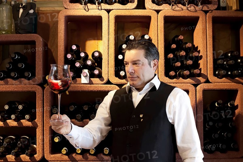 SOMMELIER, WINE TASTING