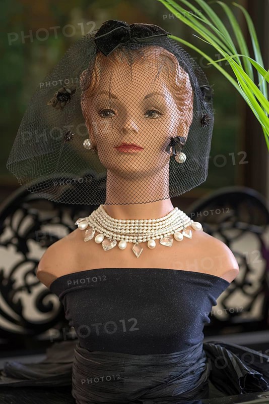 Head of a mannequin with necklace from the 1920s, Bavaria
