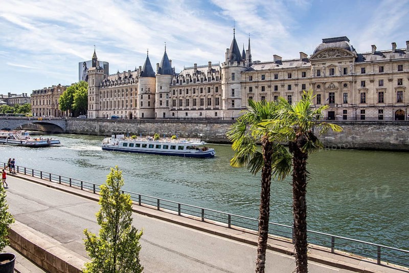Conciergerie on the Ile de la Cite on the Seine with excursion boat, Paris