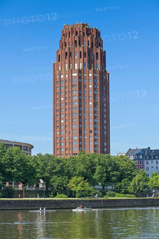 Main, MainPlaza residential building