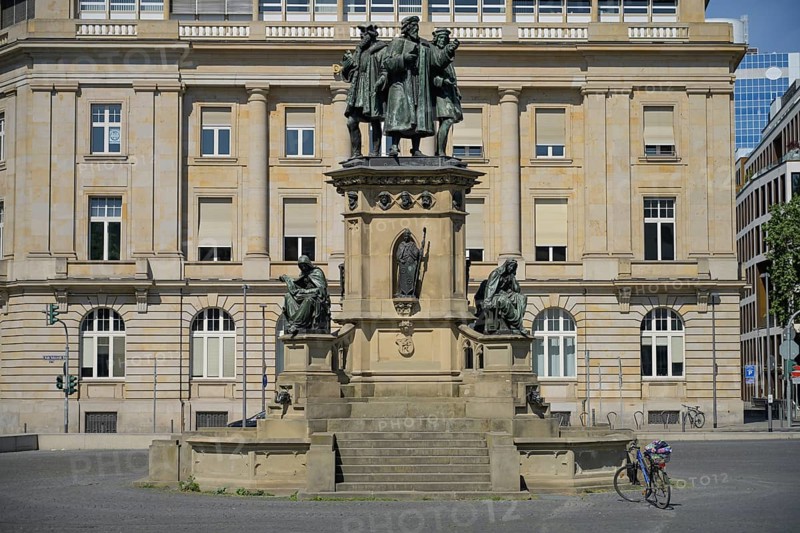 Johannes Gutenberg Monument, Rossmarkt