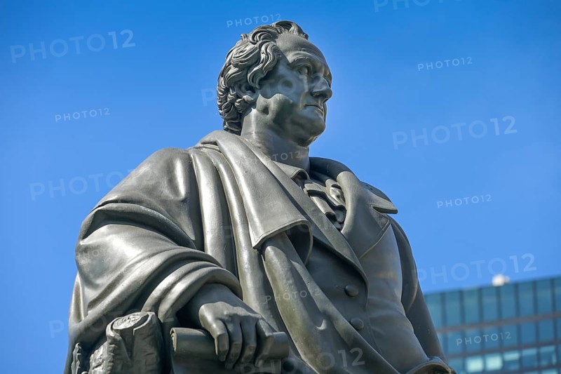 Goethe Monument, Goetheplatz